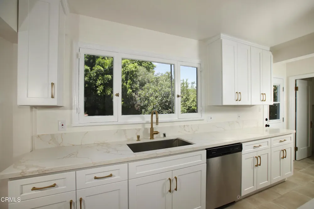 1233 Isabel Street Glendale, CA 91207