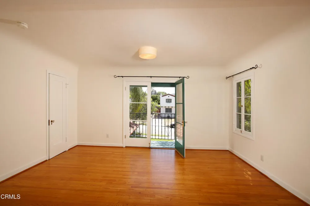 1233 Isabel Street Glendale, CA 91207