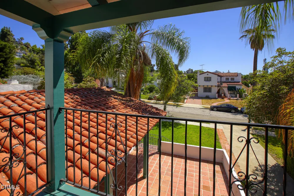 1233 Isabel Street Glendale, CA 91207