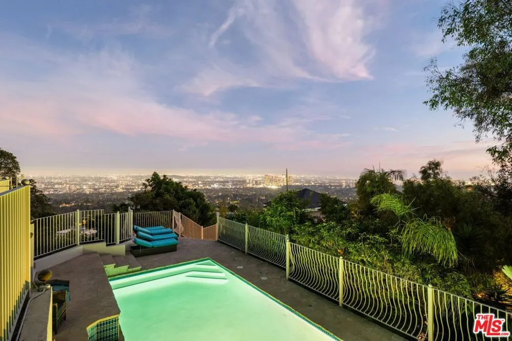 1454 Blueridge Drive Los Angeles, CA 90210