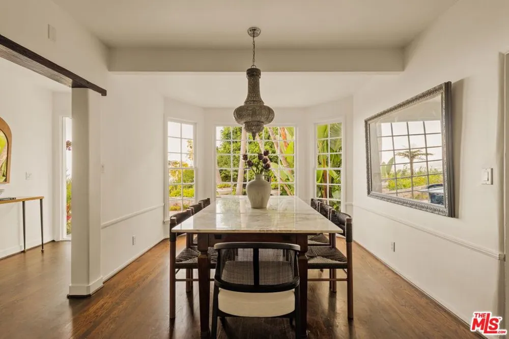 1454 Blueridge Drive Los Angeles, CA 90210