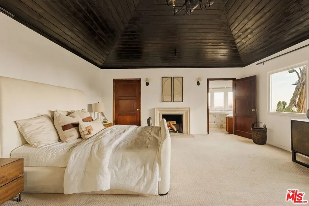 1454 Blueridge Drive Los Angeles, CA 90210