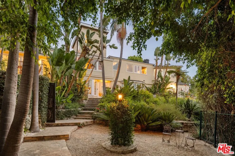 1454 Blueridge Drive Los Angeles, CA 90210