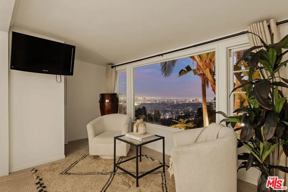1454 Blueridge Drive Los Angeles, CA 90210