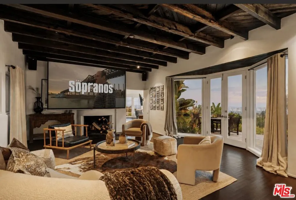 1454 Blueridge Drive Los Angeles, CA 90210