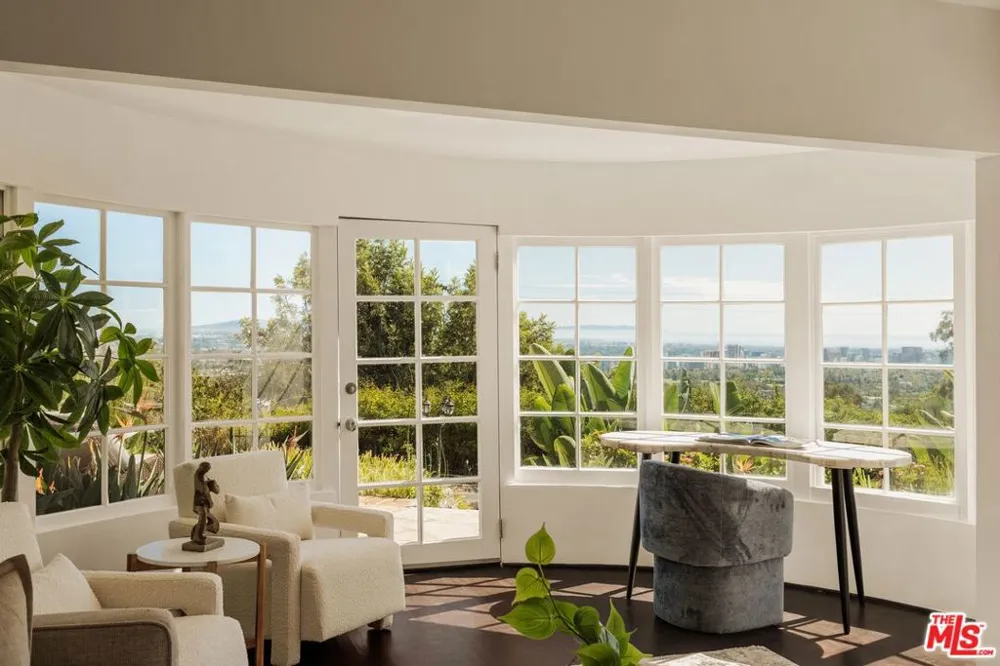 1454 Blueridge Drive Los Angeles, CA 90210
