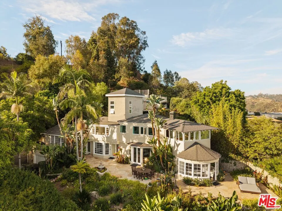 1454 Blueridge Drive Los Angeles, CA 90210
