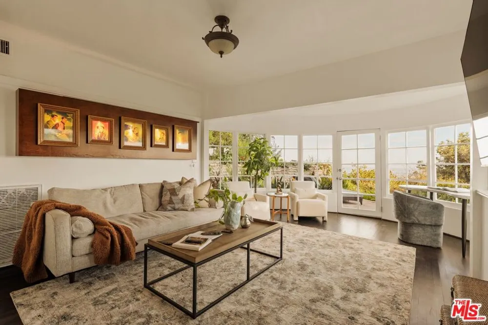 1454 Blueridge Drive Los Angeles, CA 90210