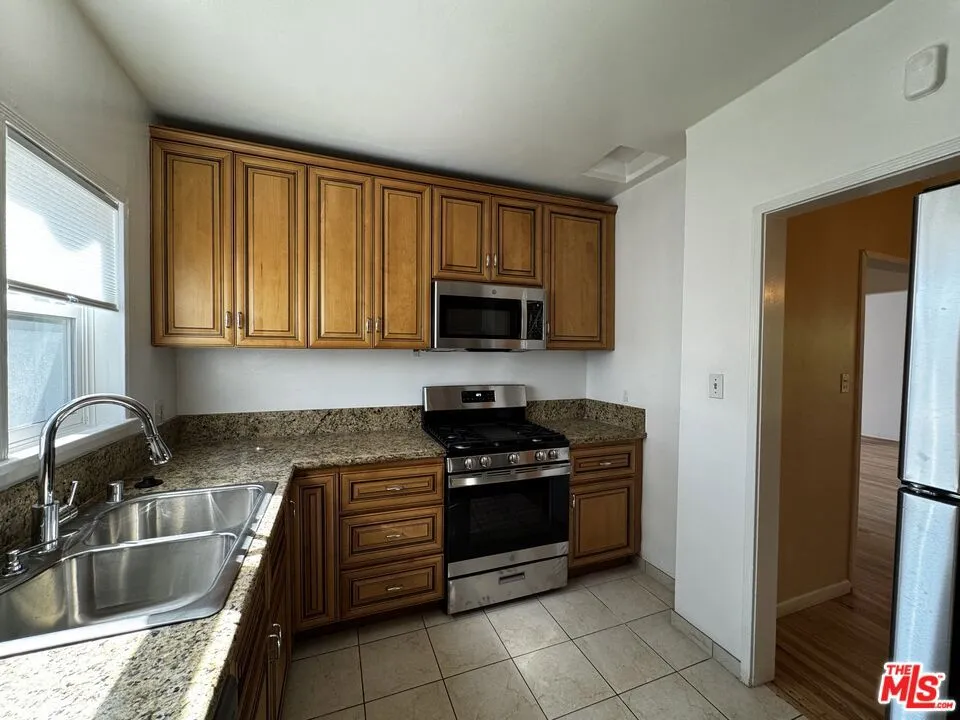 1246 Edris Drive Los Angeles, CA 90035