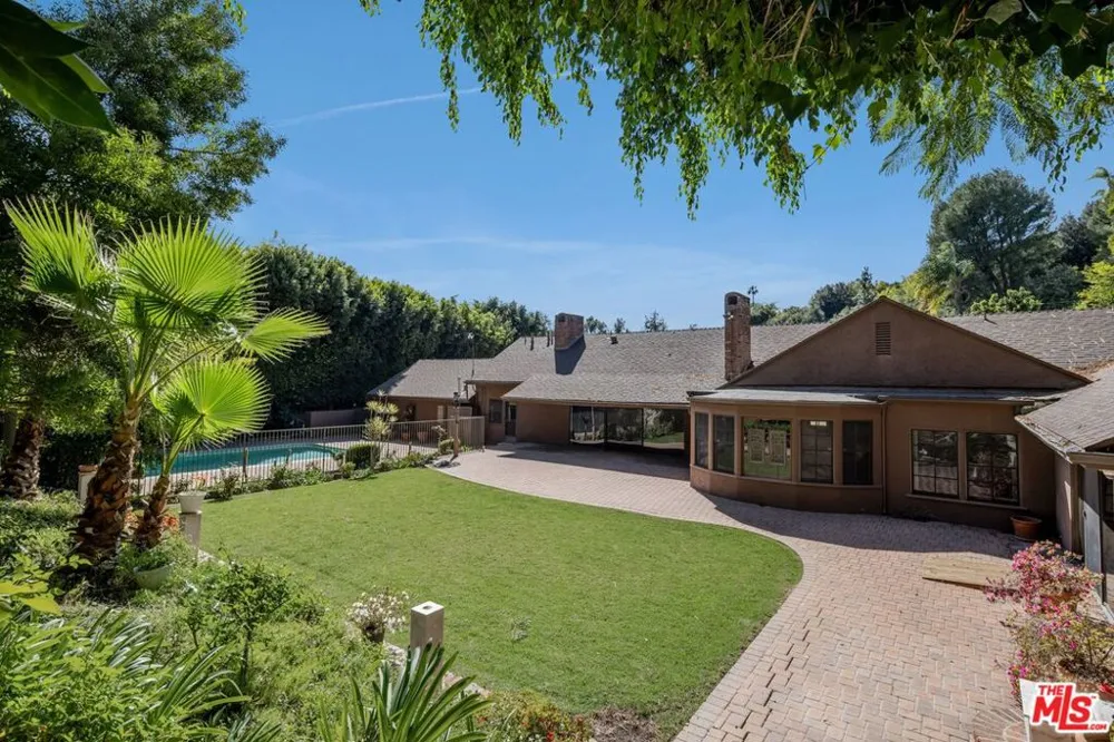 1110 Sutton Way Beverly Hills, CA 90210