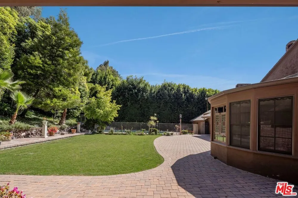 1110 Sutton Way Beverly Hills, CA 90210