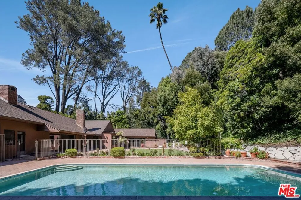 1110 Sutton Way Beverly Hills, CA 90210