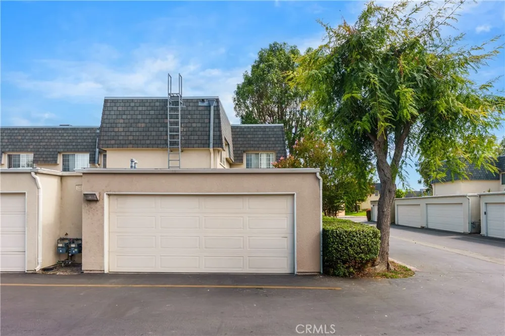 19111 Hamlin St. #1 Reseda, CA 91335