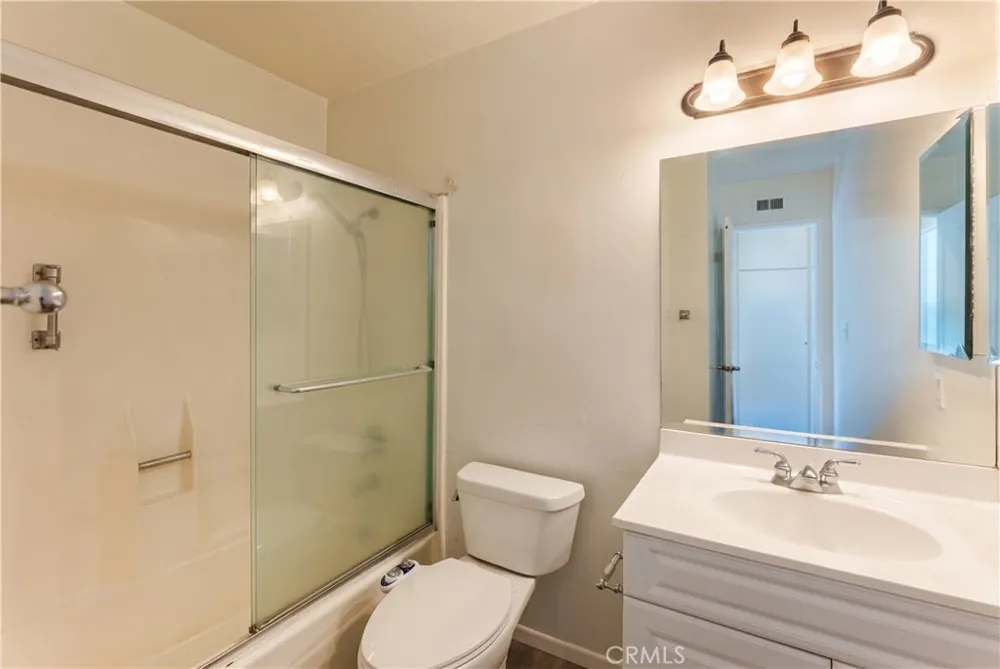 19111 Hamlin St. #1 Reseda, CA 91335