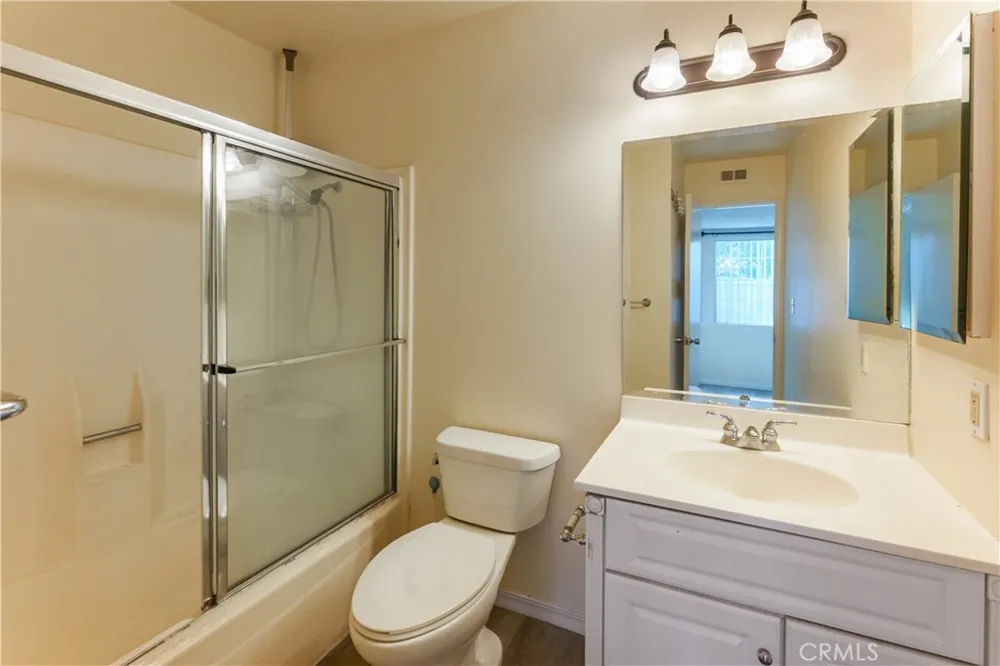 19111 Hamlin St. #1 Reseda, CA 91335