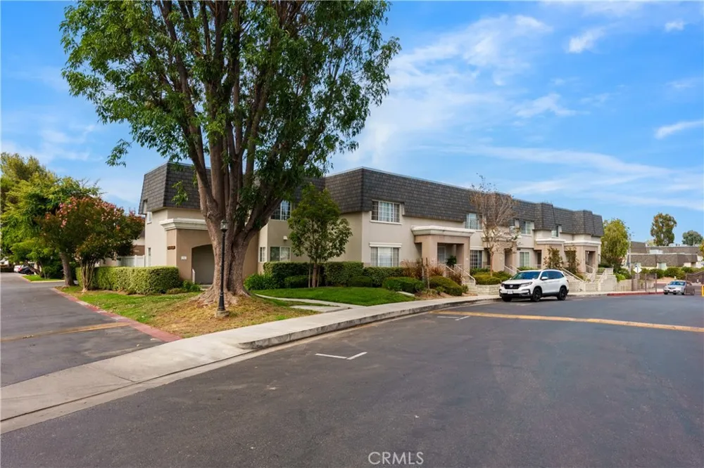 19111 Hamlin St. #1 Reseda, CA 91335