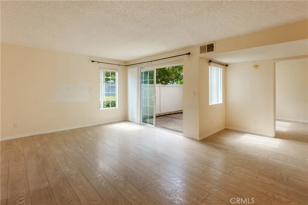 19111 Hamlin St. #1 Reseda, CA 91335