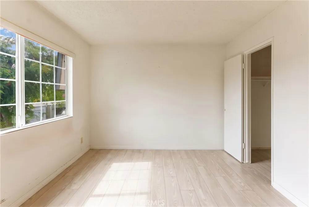 19111 Hamlin St. #1 Reseda, CA 91335