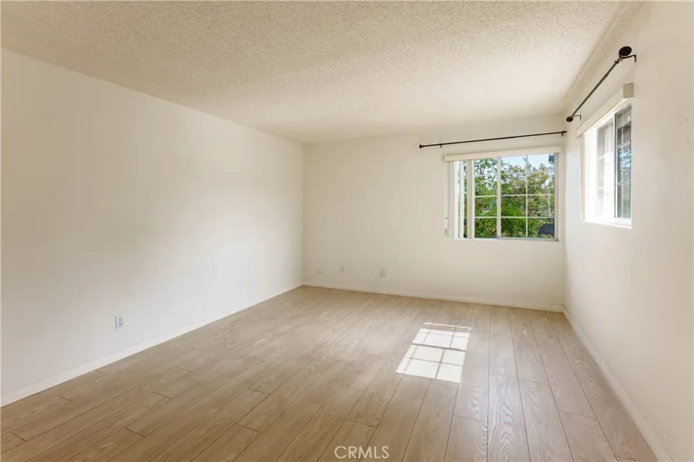 19111 Hamlin St. #1 Reseda, CA 91335