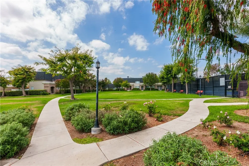19111 Hamlin St. #1 Reseda, CA 91335