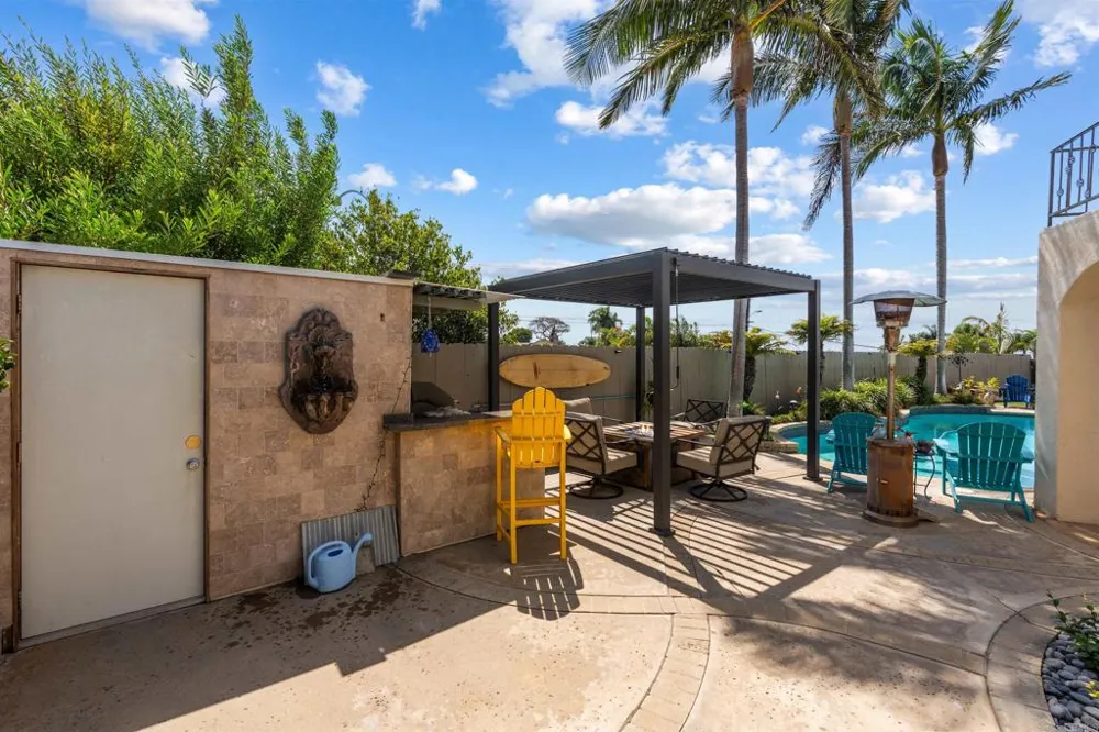 3684 Maria Ln Carlsbad, CA 92008