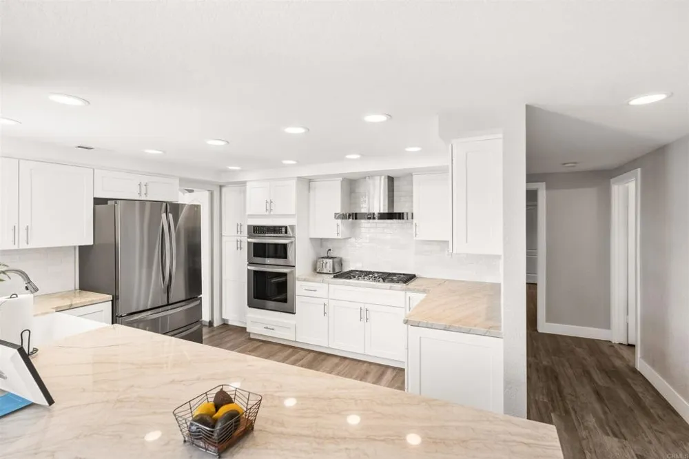 3684 Maria Ln Carlsbad, CA 92008