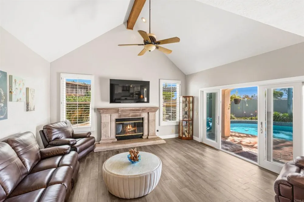 3684 Maria Ln Carlsbad, CA 92008
