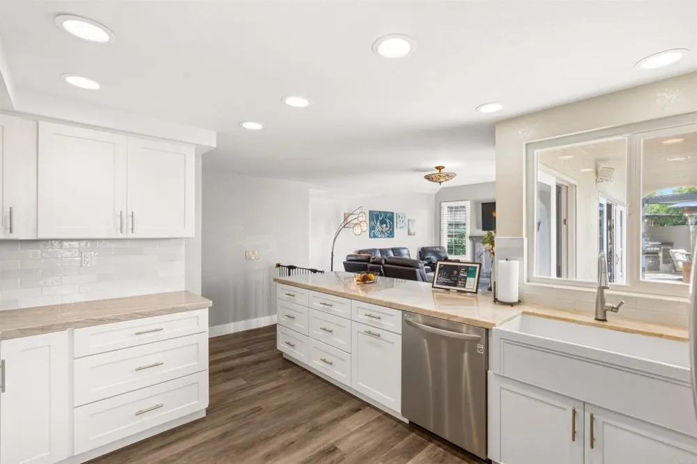 3684 Maria Ln Carlsbad, CA 92008