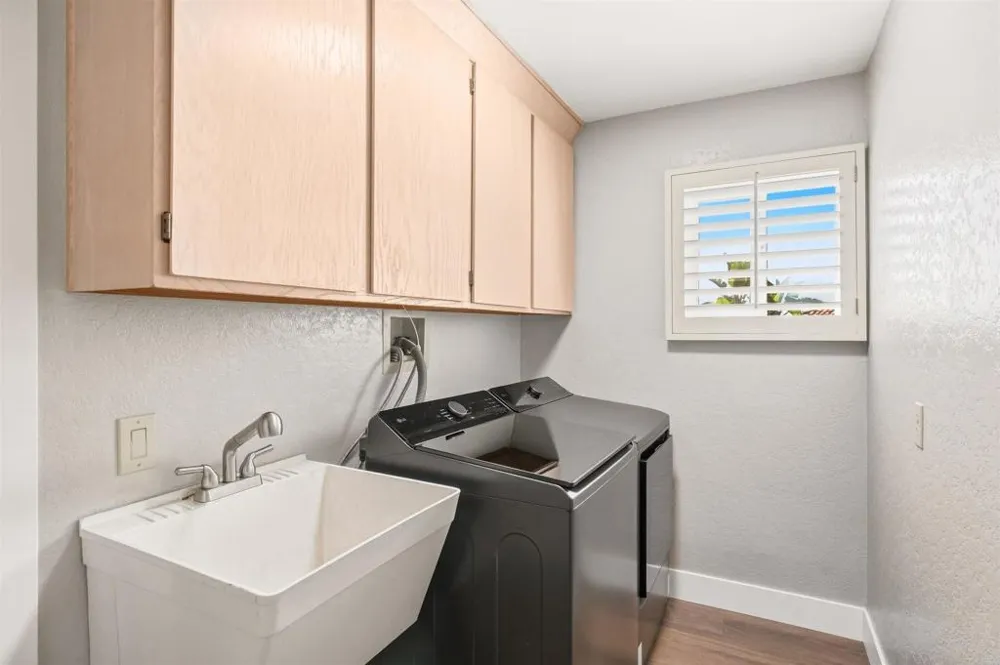 3684 Maria Ln Carlsbad, CA 92008