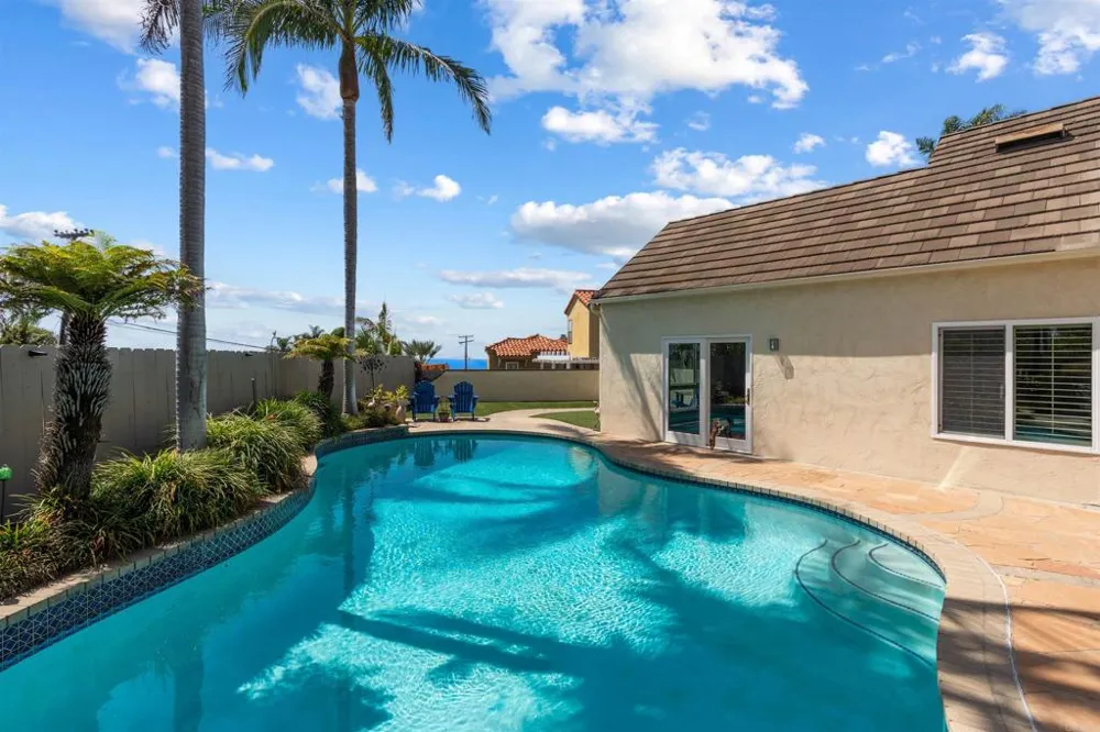 3684 Maria Ln Carlsbad, CA 92008