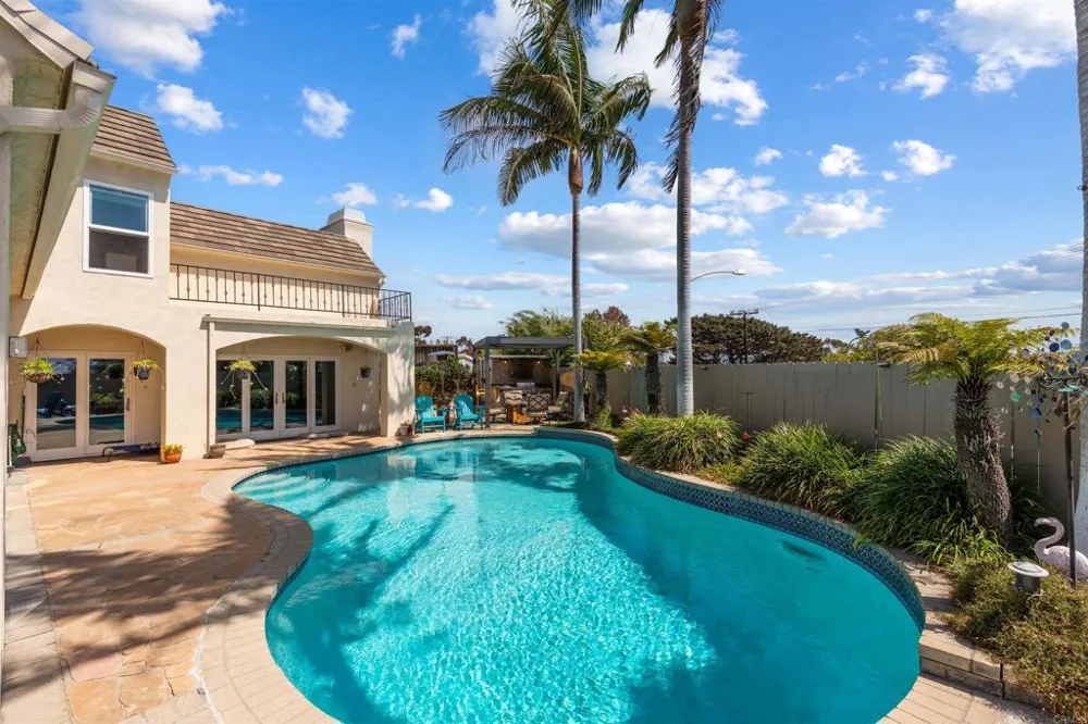 3684 Maria Ln Carlsbad, CA 92008
