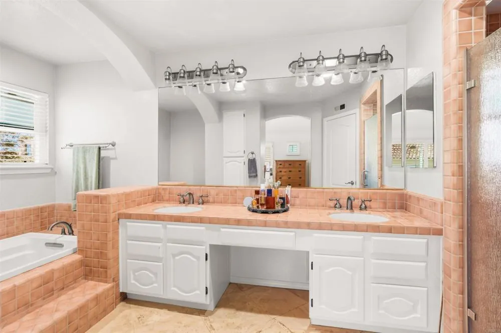 3684 Maria Ln Carlsbad, CA 92008