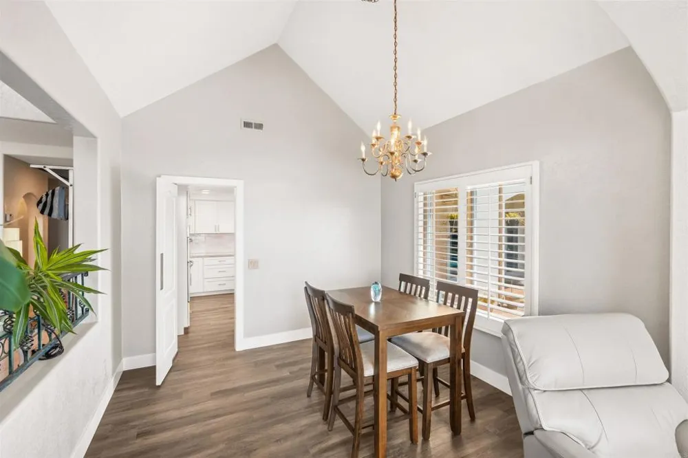 3684 Maria Ln Carlsbad, CA 92008