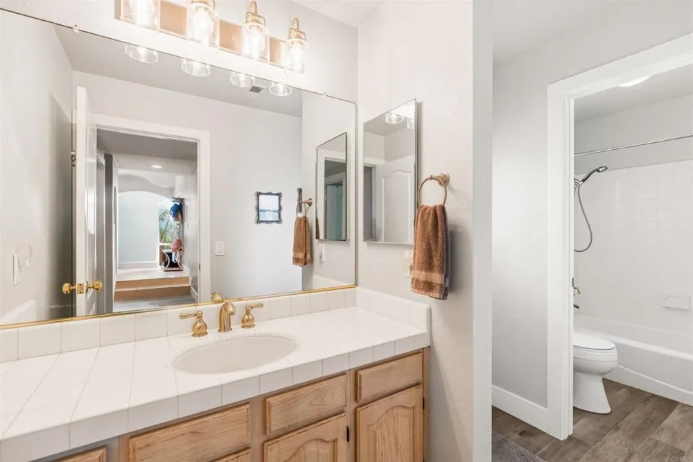 3684 Maria Ln Carlsbad, CA 92008
