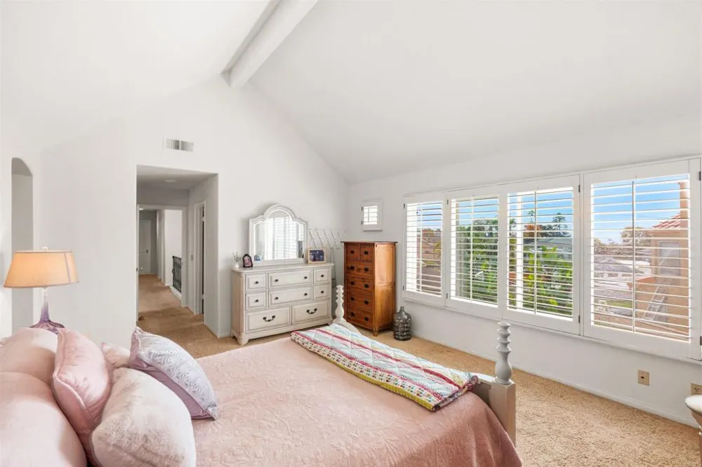 3684 Maria Ln Carlsbad, CA 92008