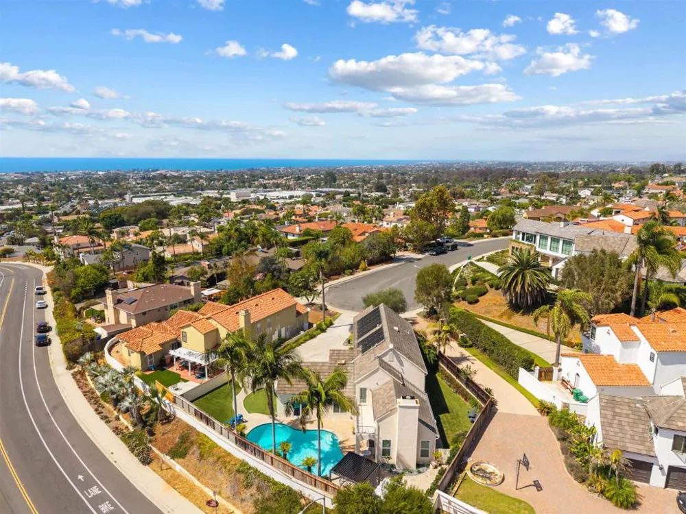 3684 Maria Ln Carlsbad, CA 92008