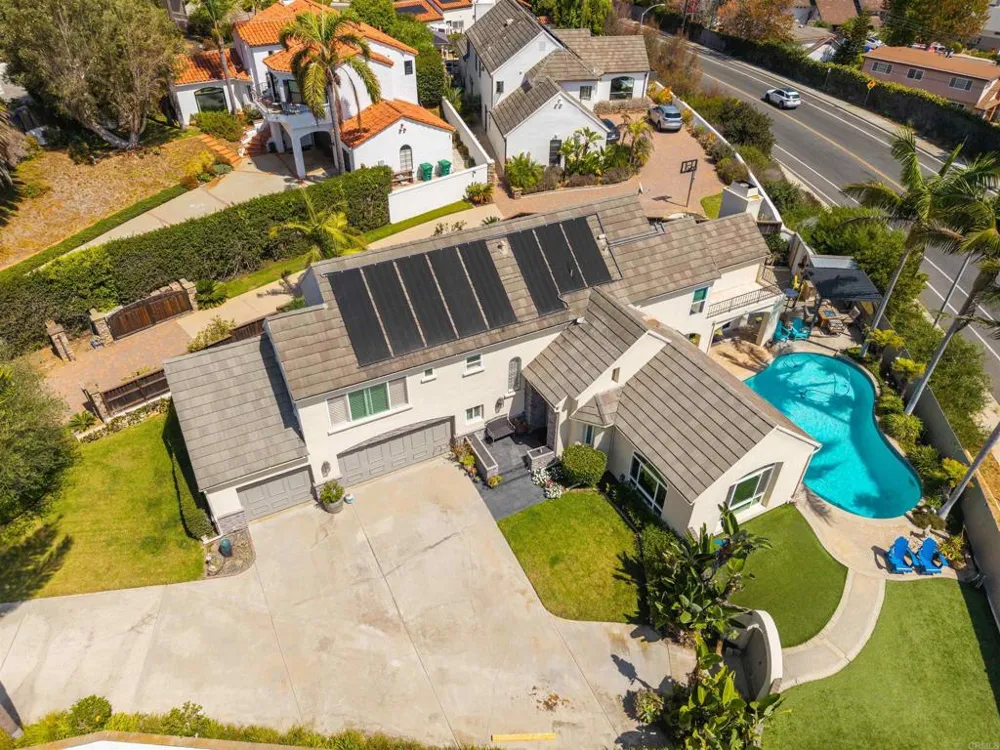 3684 Maria Ln Carlsbad, CA 92008