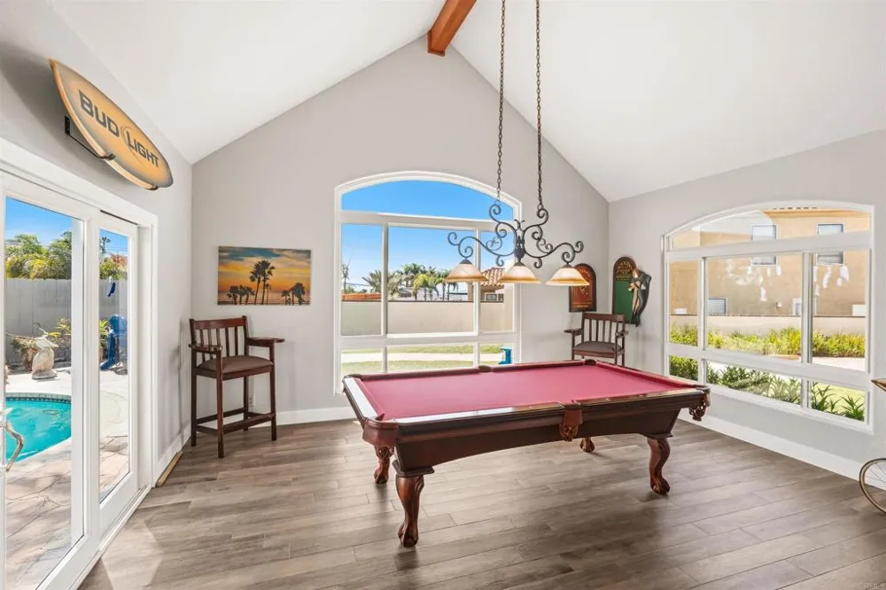 3684 Maria Ln Carlsbad, CA 92008