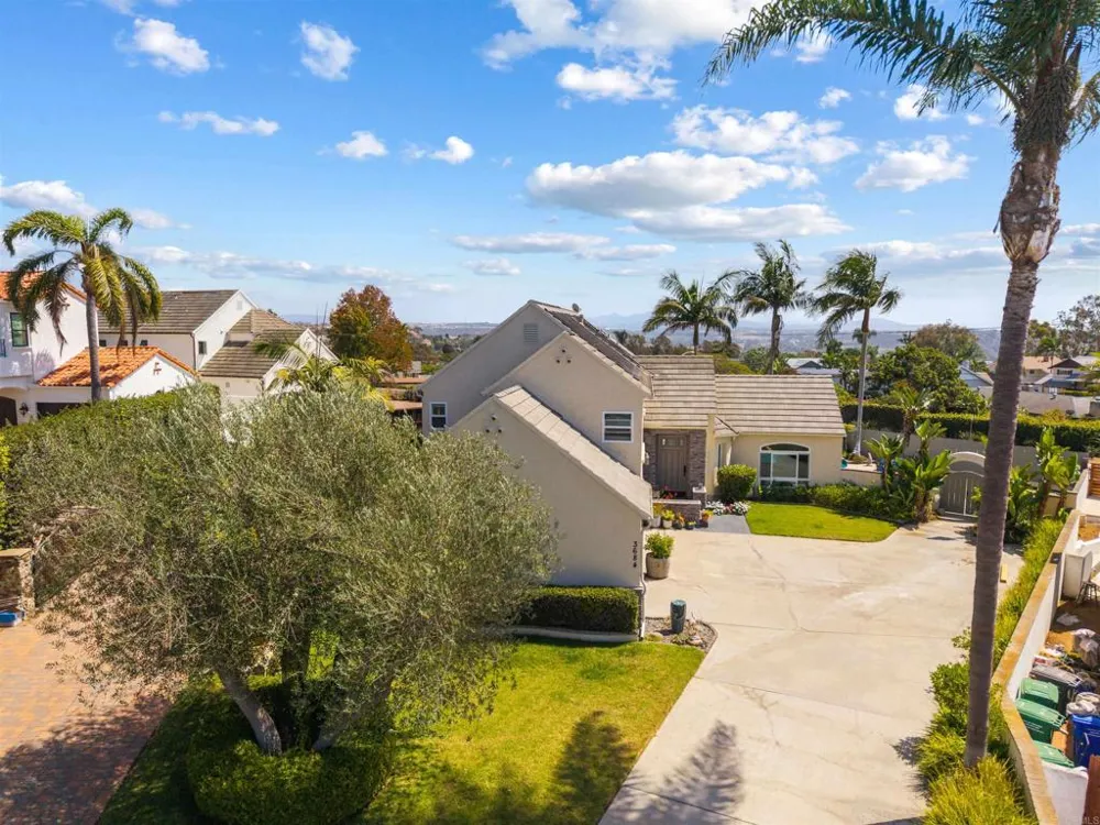 3684 Maria Ln Carlsbad, CA 92008