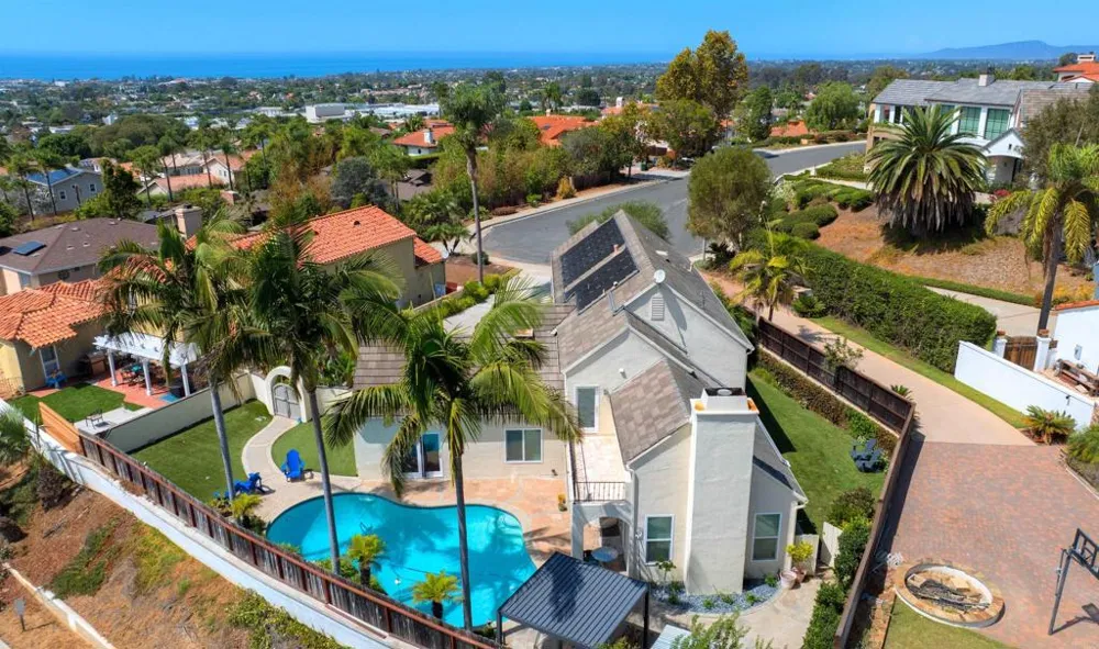 3684 Maria Ln Carlsbad, CA 92008