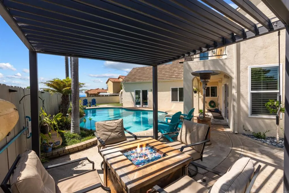 3684 Maria Ln Carlsbad, CA 92008