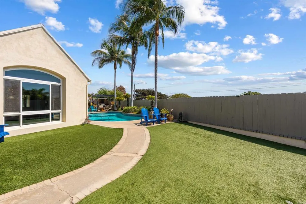 3684 Maria Ln Carlsbad, CA 92008
