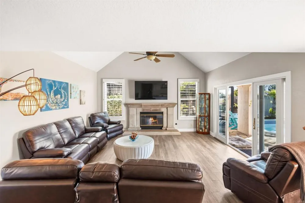 3684 Maria Ln Carlsbad, CA 92008