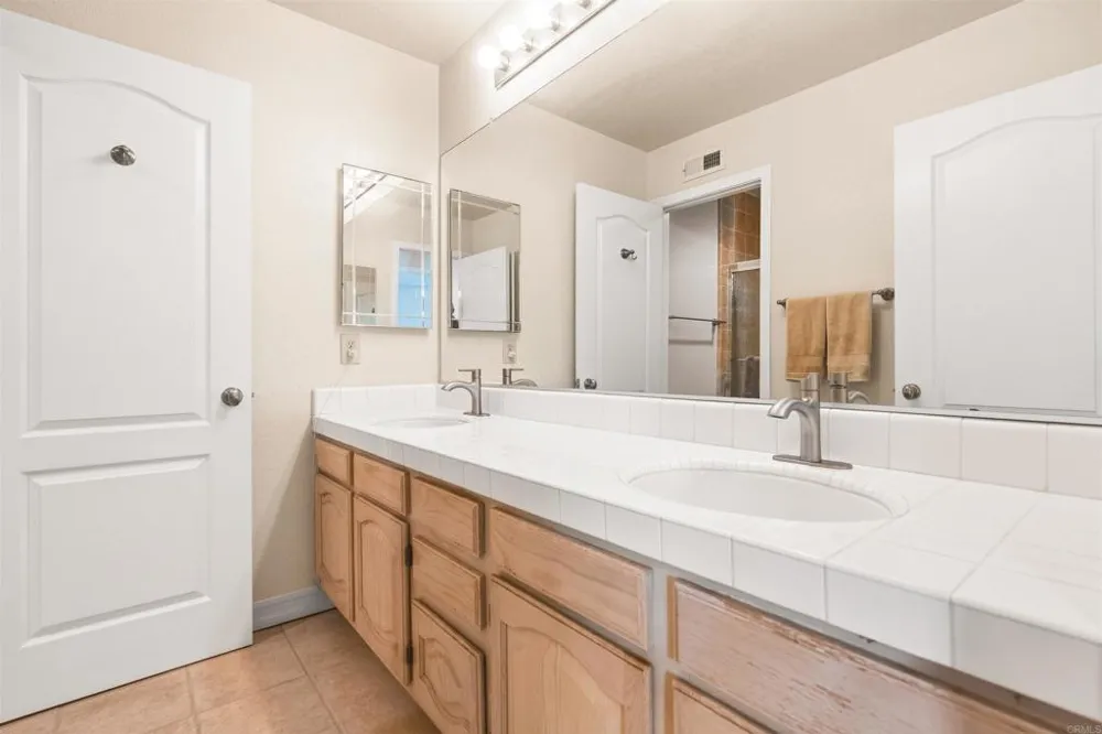 3684 Maria Ln Carlsbad, CA 92008
