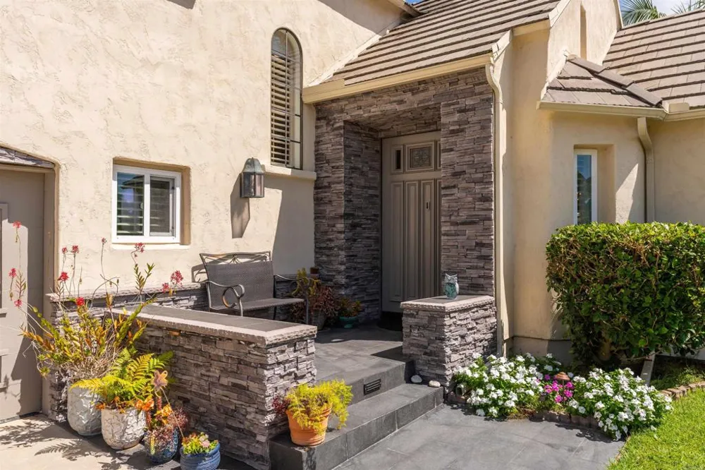 3684 Maria Ln Carlsbad, CA 92008