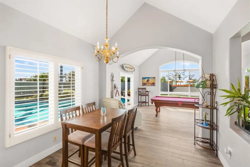 3684 Maria Ln Carlsbad, CA 92008