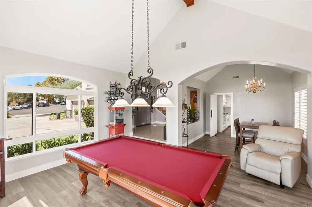 3684 Maria Ln Carlsbad, CA 92008