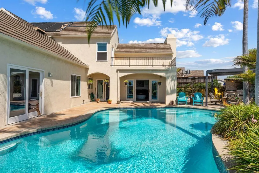 3684 Maria Ln Carlsbad, CA 92008