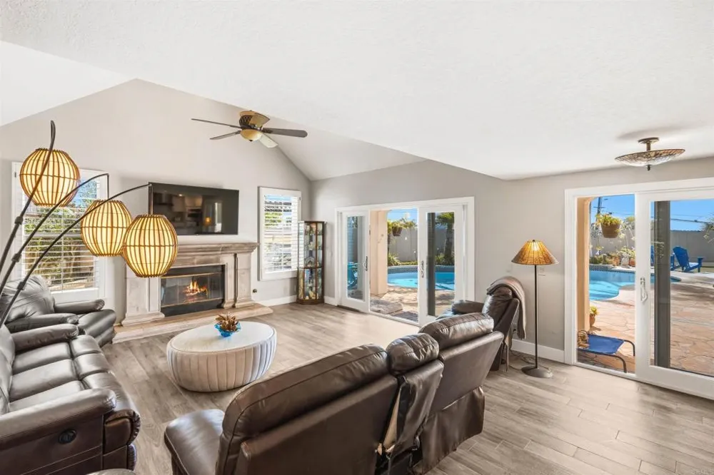 3684 Maria Ln Carlsbad, CA 92008