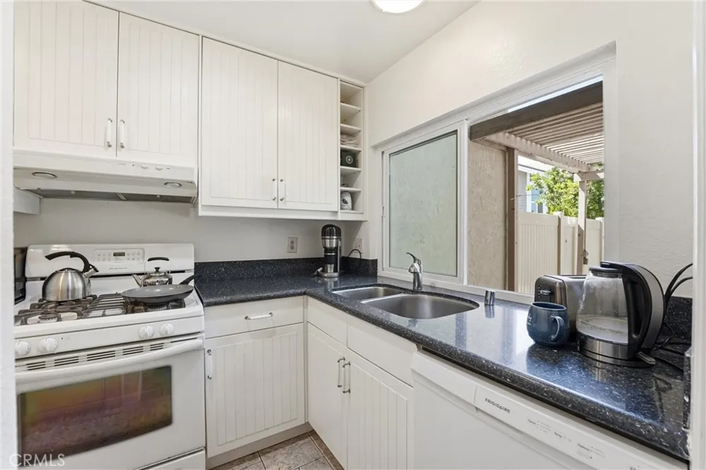 104 Oval Irvine, CA 92604
